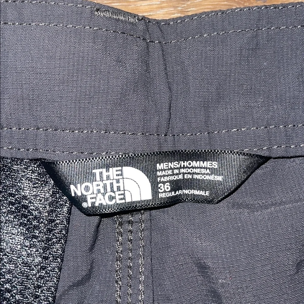 The North Face Men's gray Cargo Shorts light weight hiking outdoors size 36